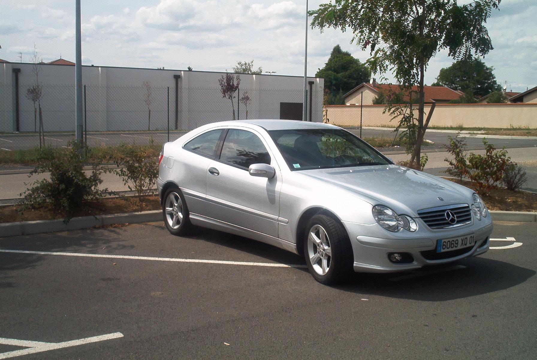 Fotky: Mercedes-Benz C 200K Sport Automatic (foto, obrazky)