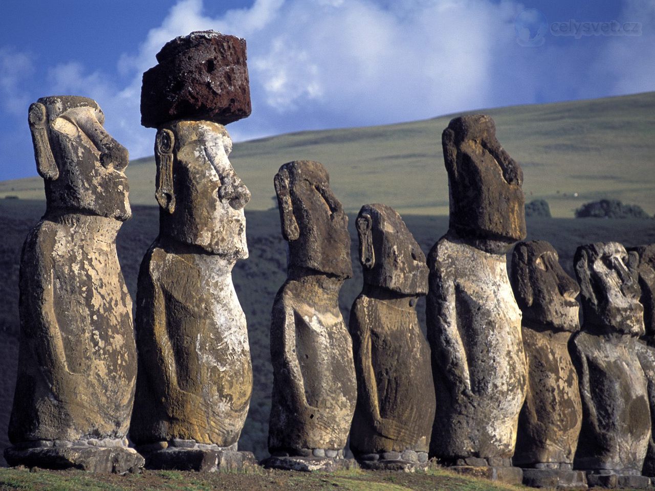 Foto: Proud Guardians, Ahu Tonhariki Ceremonial Site, Easter Island, Chile