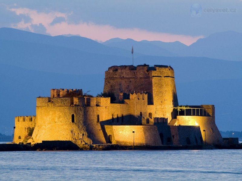 Foto: Bourtzi Fortress At Twilight, Nafplio, Greece